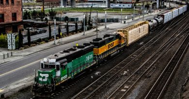 single-locomotive-on-tract-at-daytime